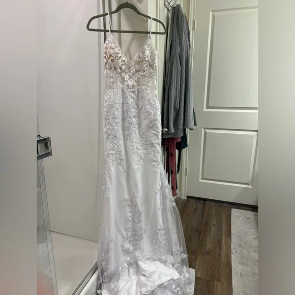 Mermaid Wedding Dress - Picture 2 of 7